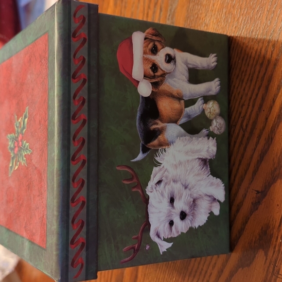 Christmas box featuring dogs - Picture 3 of 8